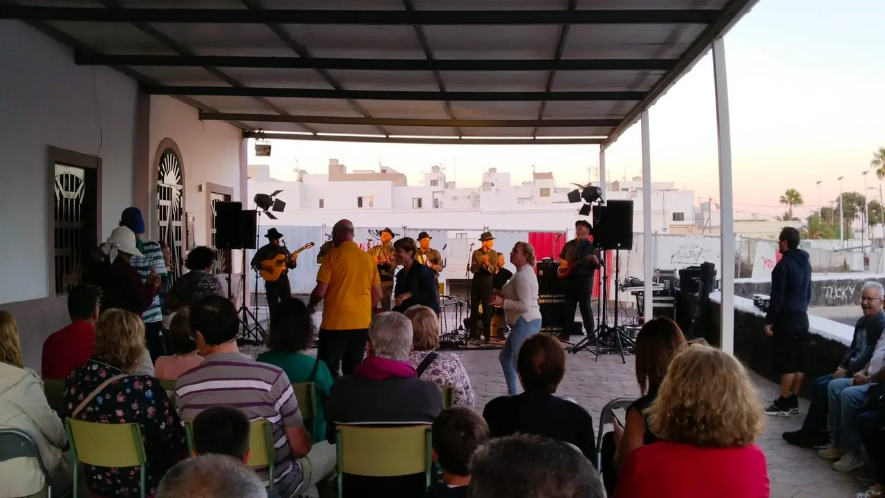 Actuación reciente en Altavista con Barrios de Parranda, organizado por la Concejalía de Actos y Eventos.