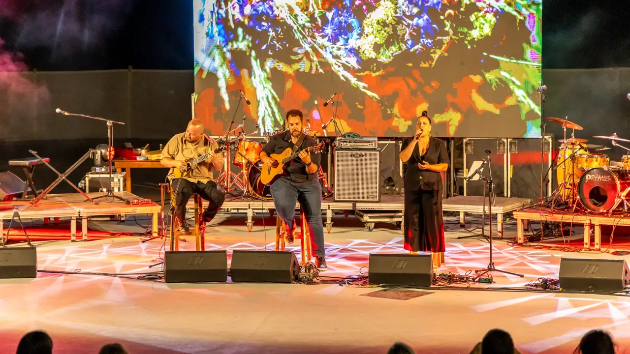 Almudena Hernández Adrián Niz y Jose Vicente Pérez.