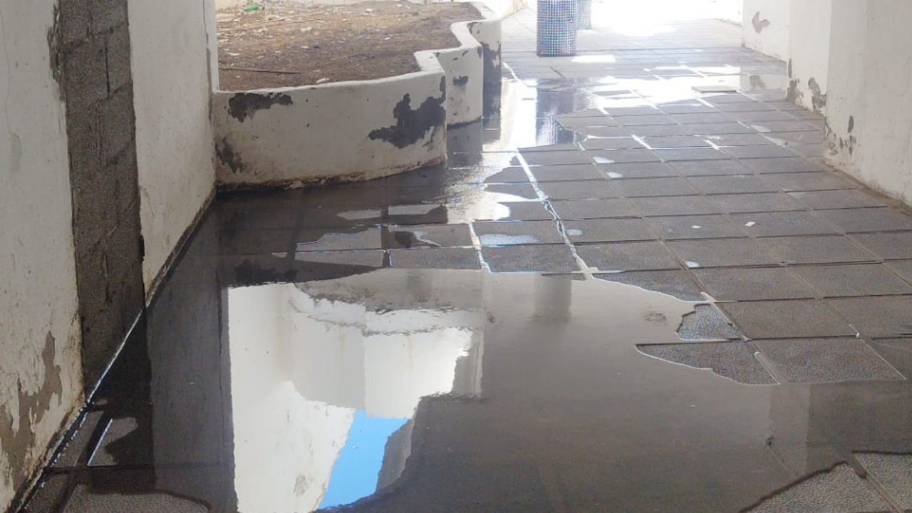 Aguas fecales en el Centro Comercial Aquarium.