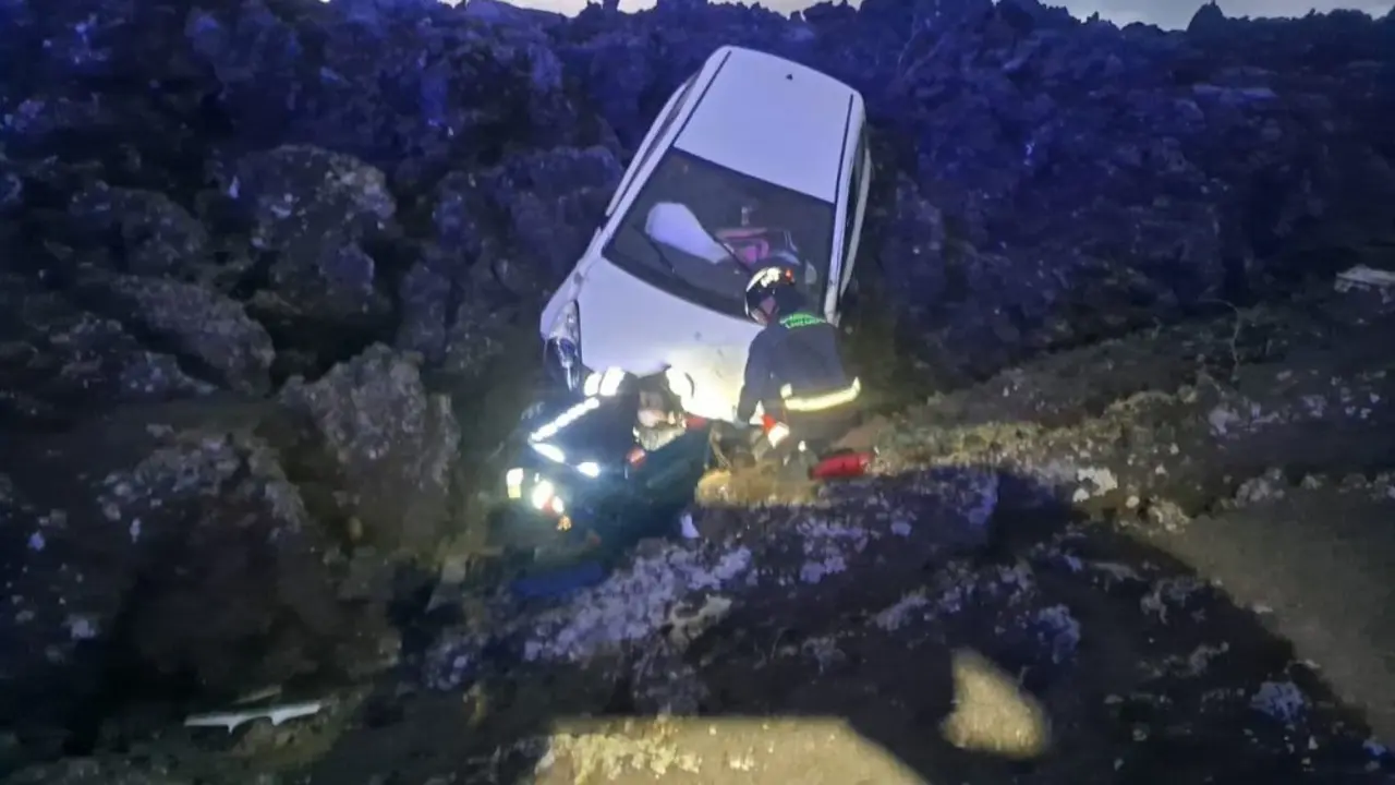 Los bomberos en el accidente