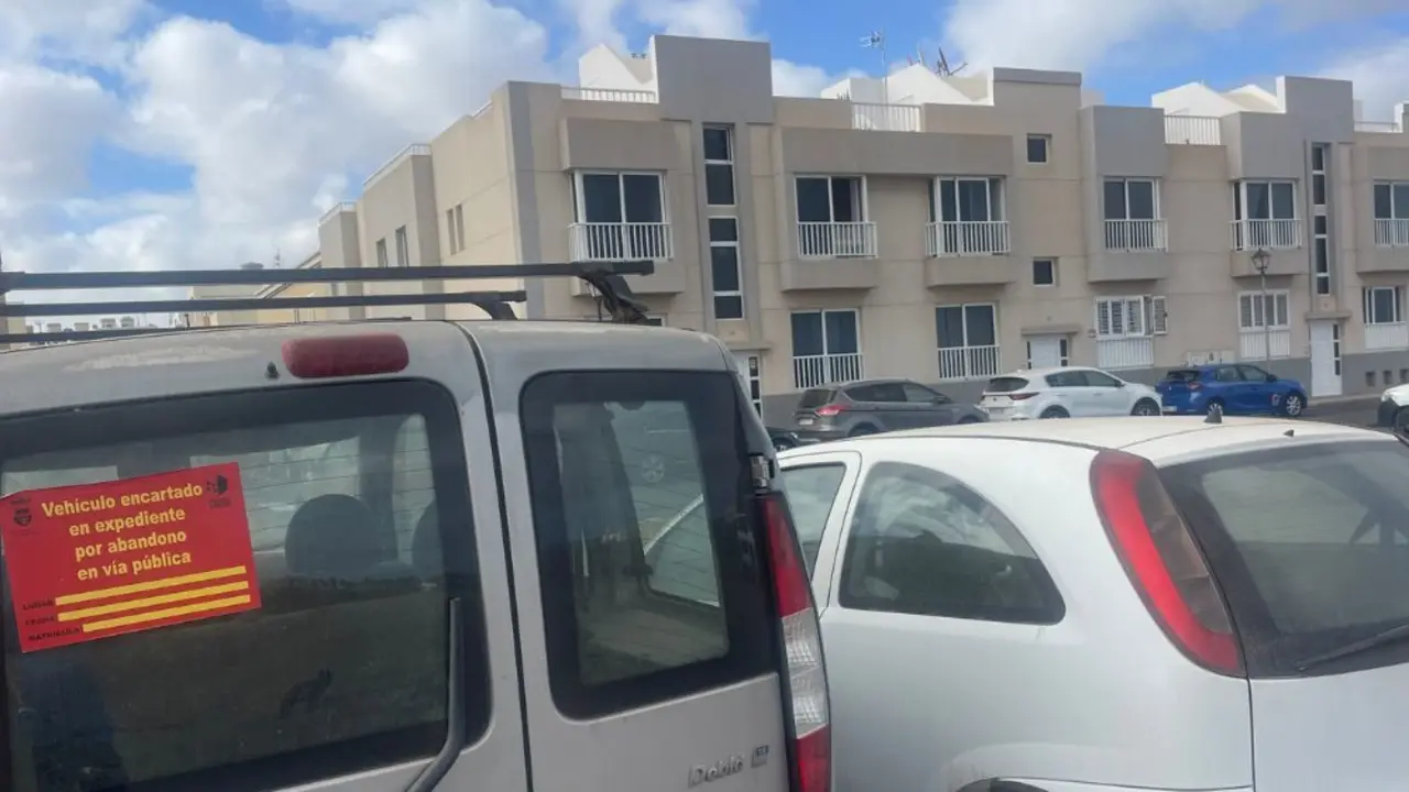 Coches abandonados en San Francisco Javier