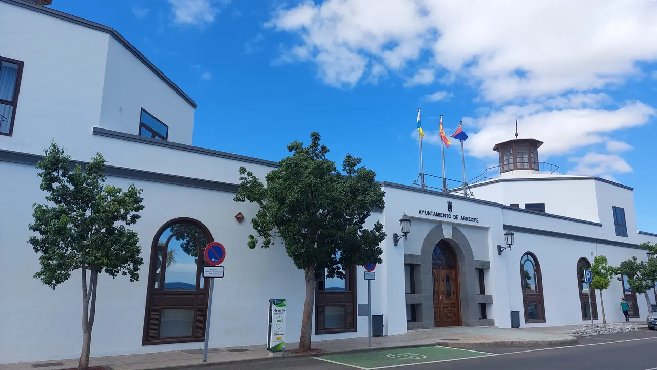 Edificio central del Ayuntamiento de Arrecife.
