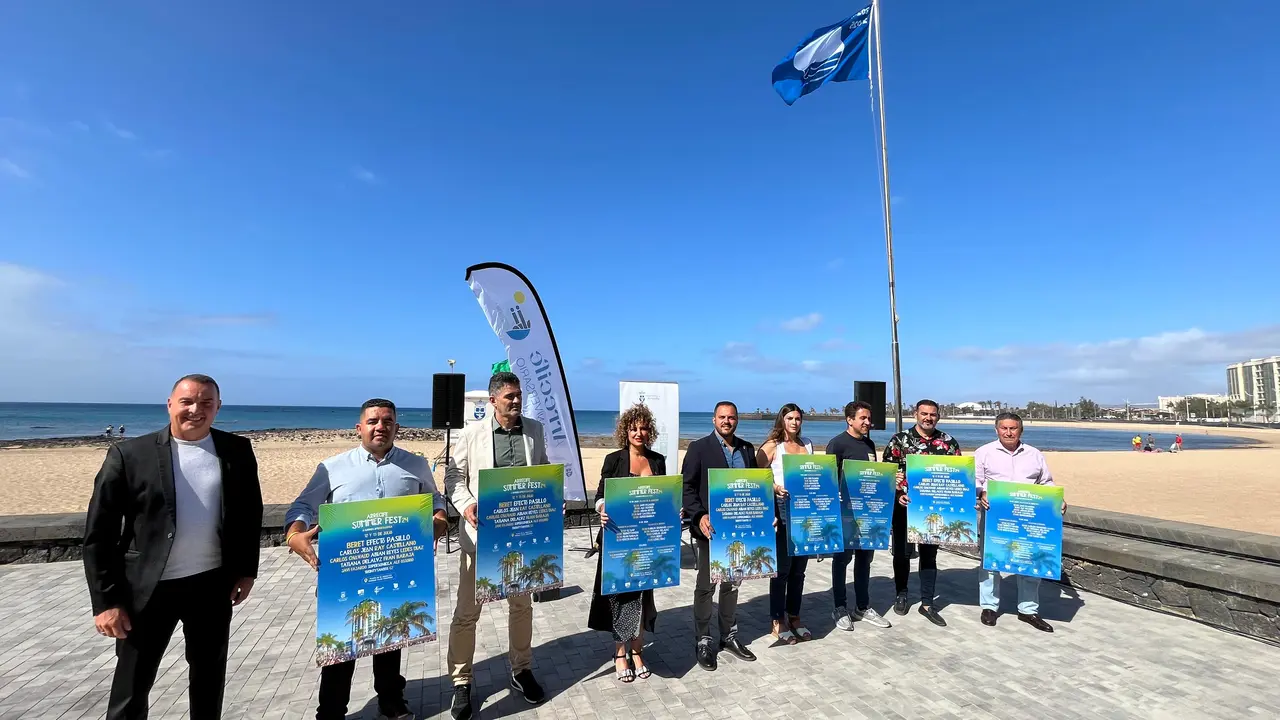 Presentación del Arrecife Summer Fest en el renovado paseo peatonal junto a la playa de El Reducto.