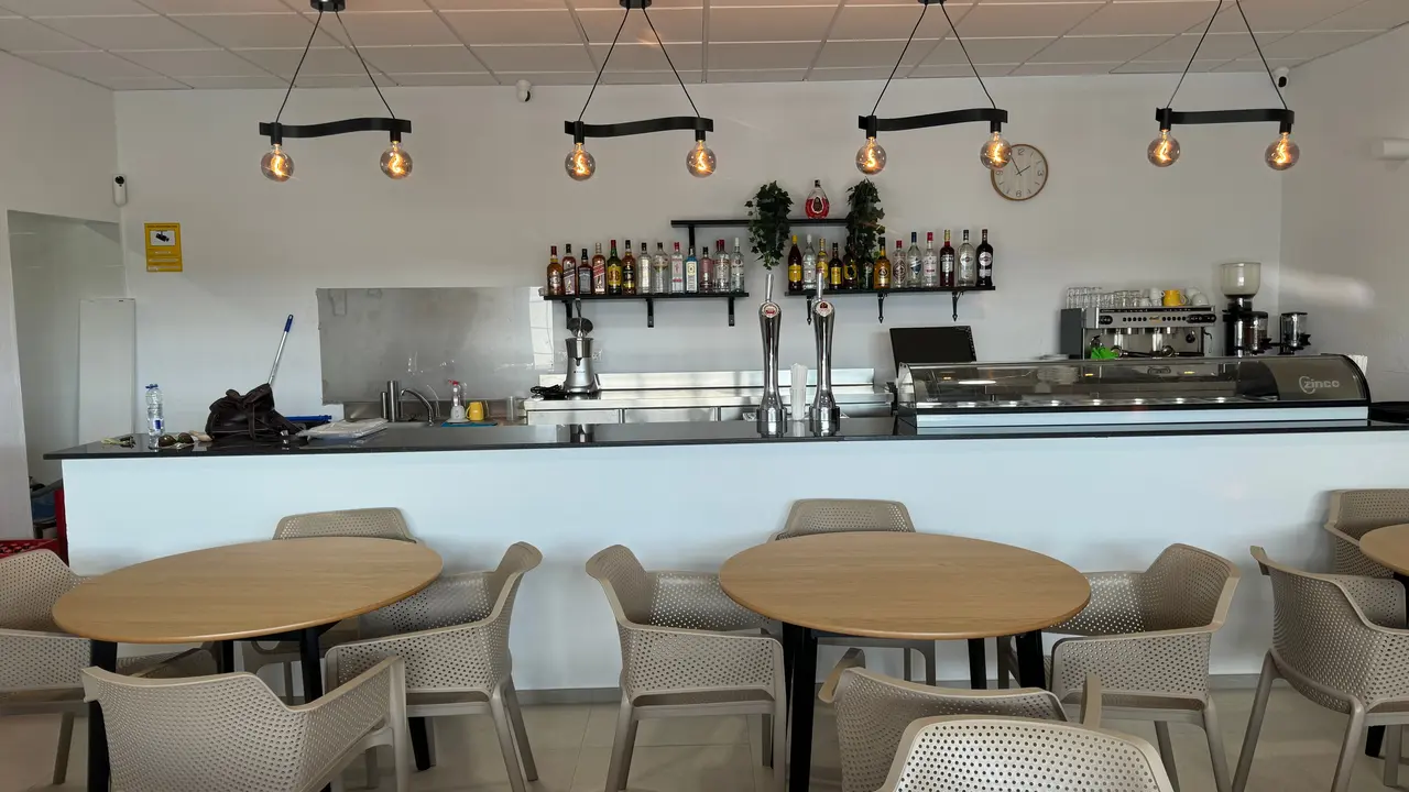 Barr cafetería centro sociocultural de Conil.