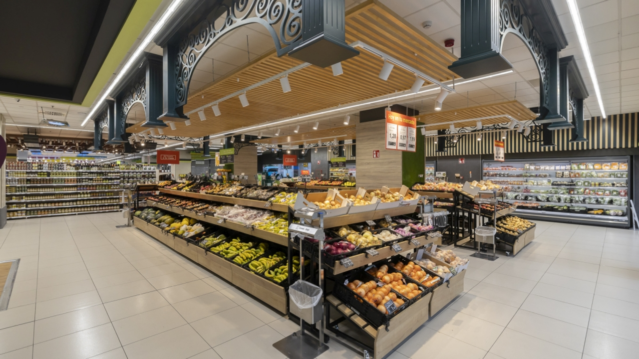 HiperDino ha invertido 3 millones de euros en la reforma de HiperDino Triana.