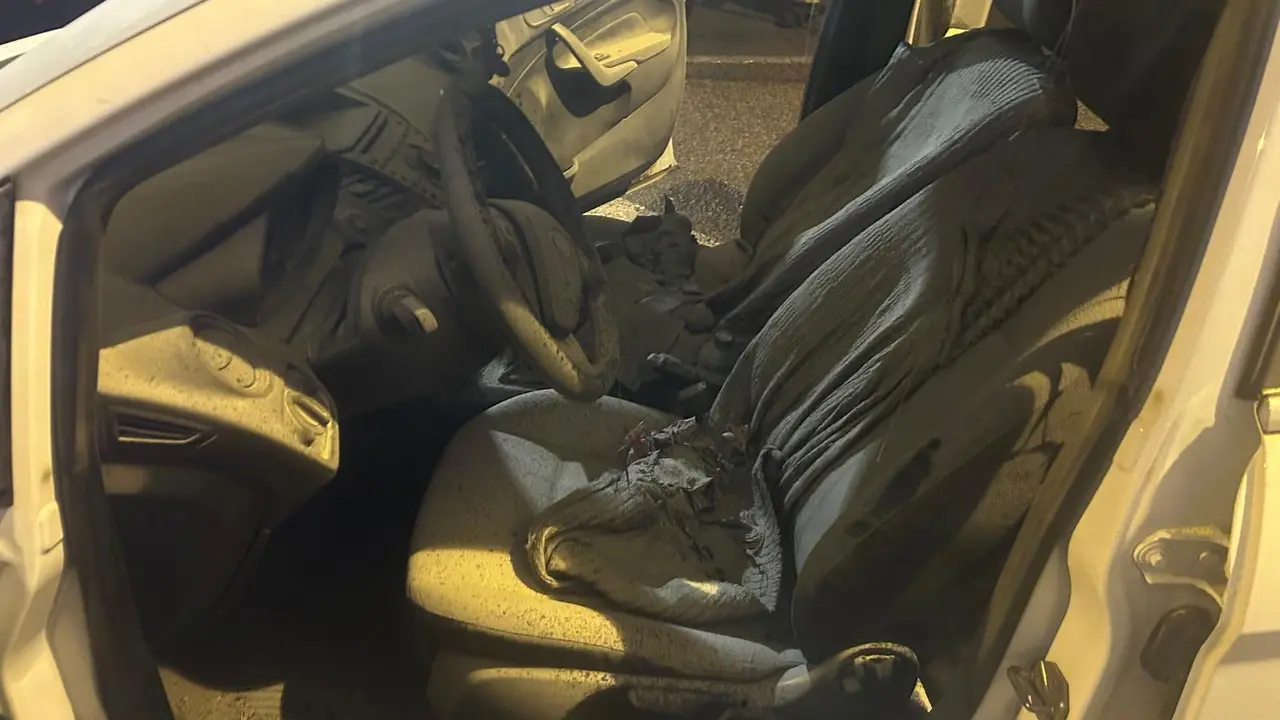 Vehículo incendiado.