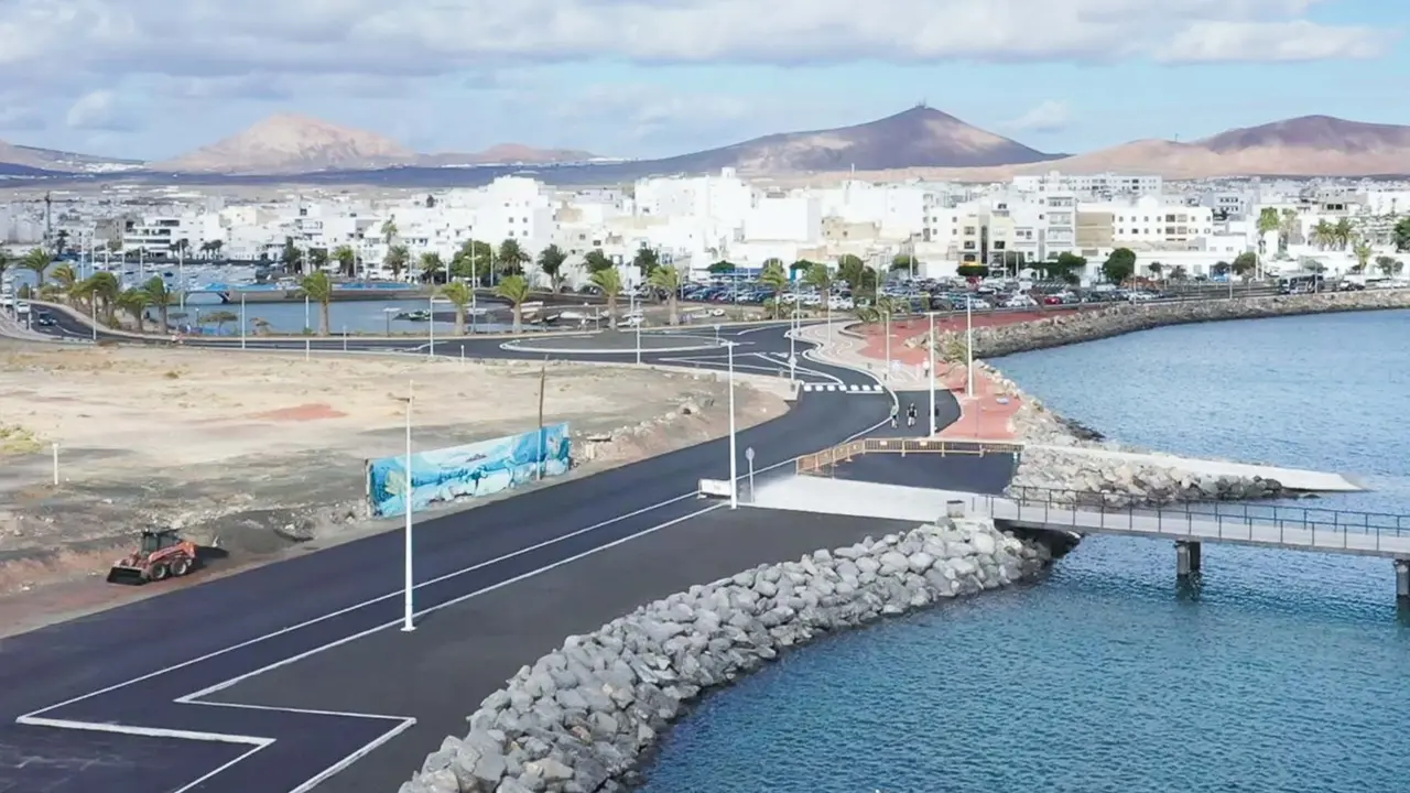 Imagen aérea de una zona del Islote del Francés junto al Charco de San Ginés, en Arrecife.