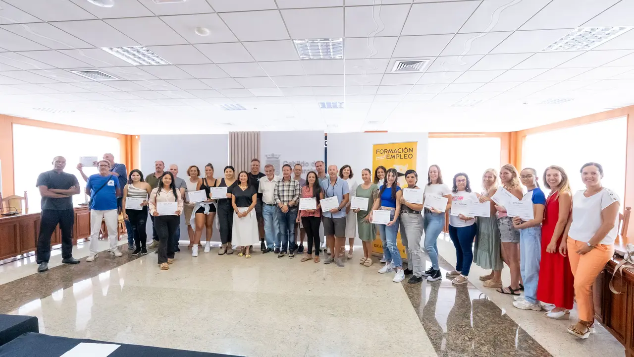 Entrega Diplomas Plan de Formación para el Empleo.