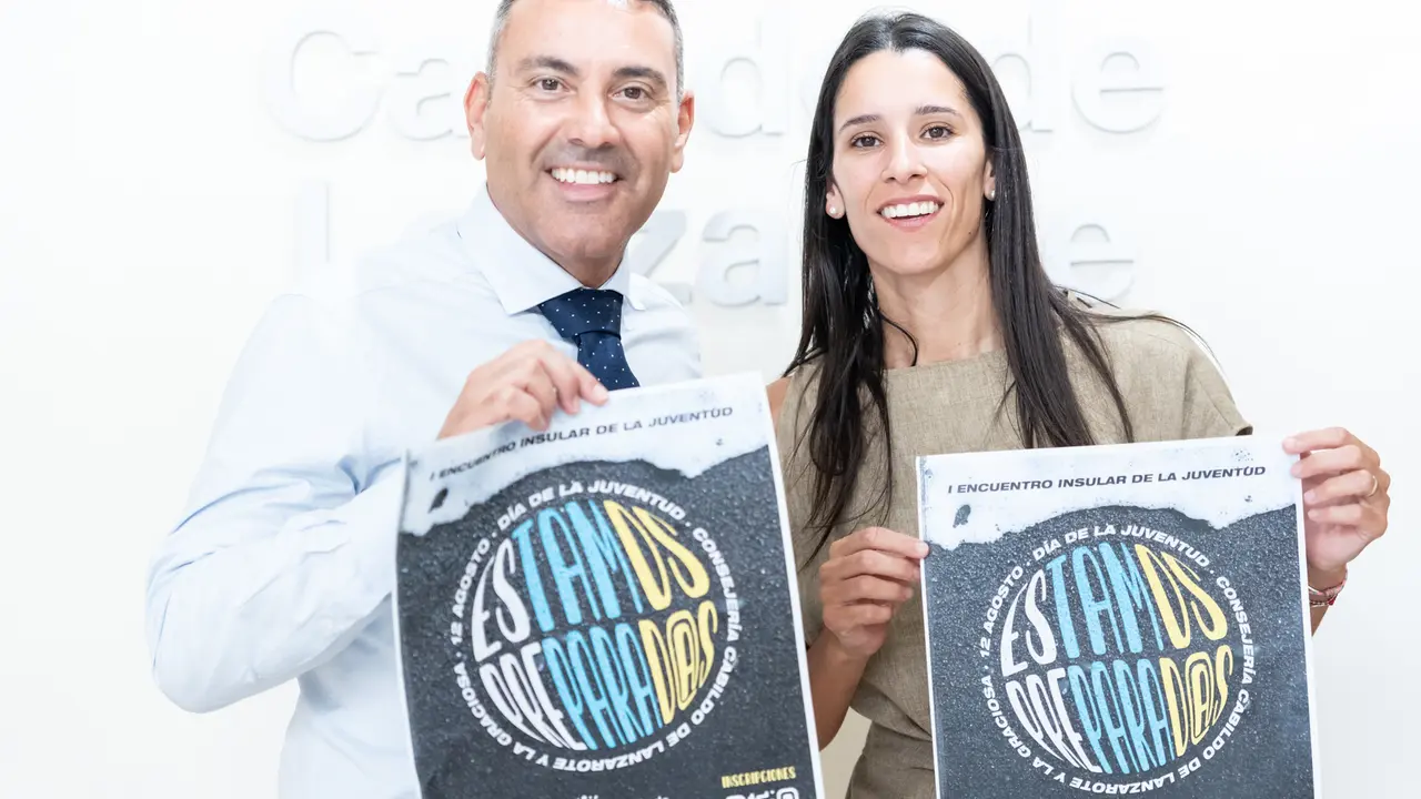 Oswaldo Betancort junto a Aroa Revelo.