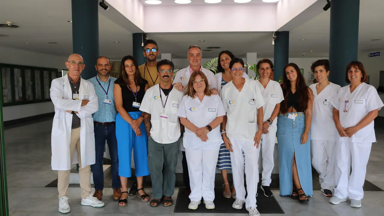 Responsables de los diferentes servicios y unidades acreditadas junto al gerente del Hospital.