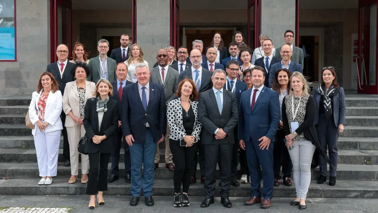 Algunos miembros de la Conferencia de las Regiones Periféricas y Marítimas (CRPM) en una reciente reunión en las Azores