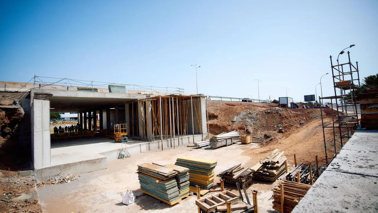 Puente en construcción en Playa Honda