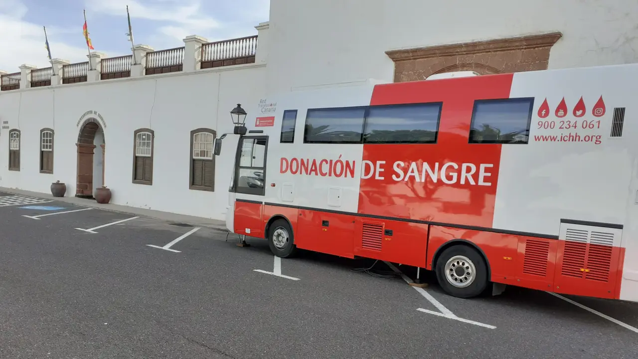 Unidad móvil del ICHH en Teguise.