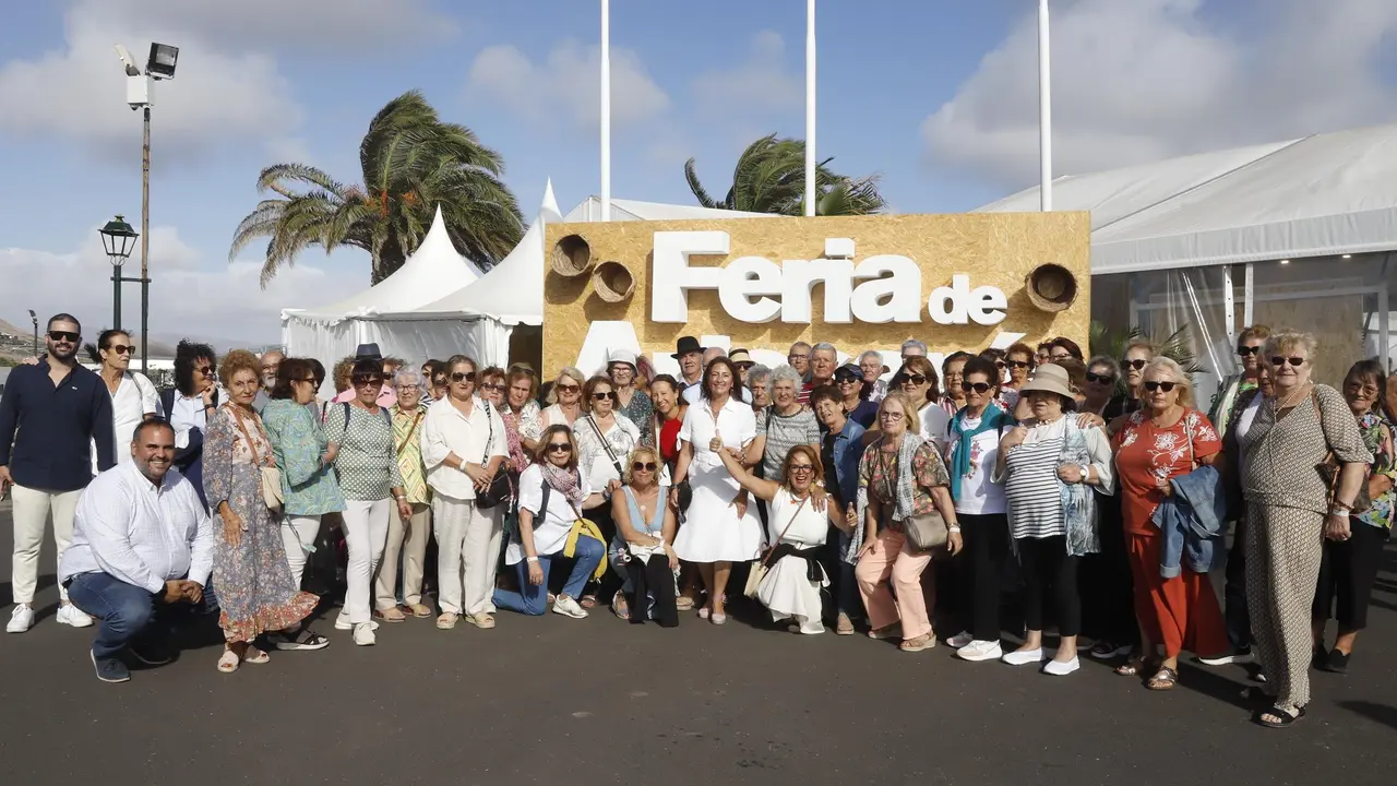 Visita de mayores a la Feria de Artesan&iacute;a de Lanzarote.