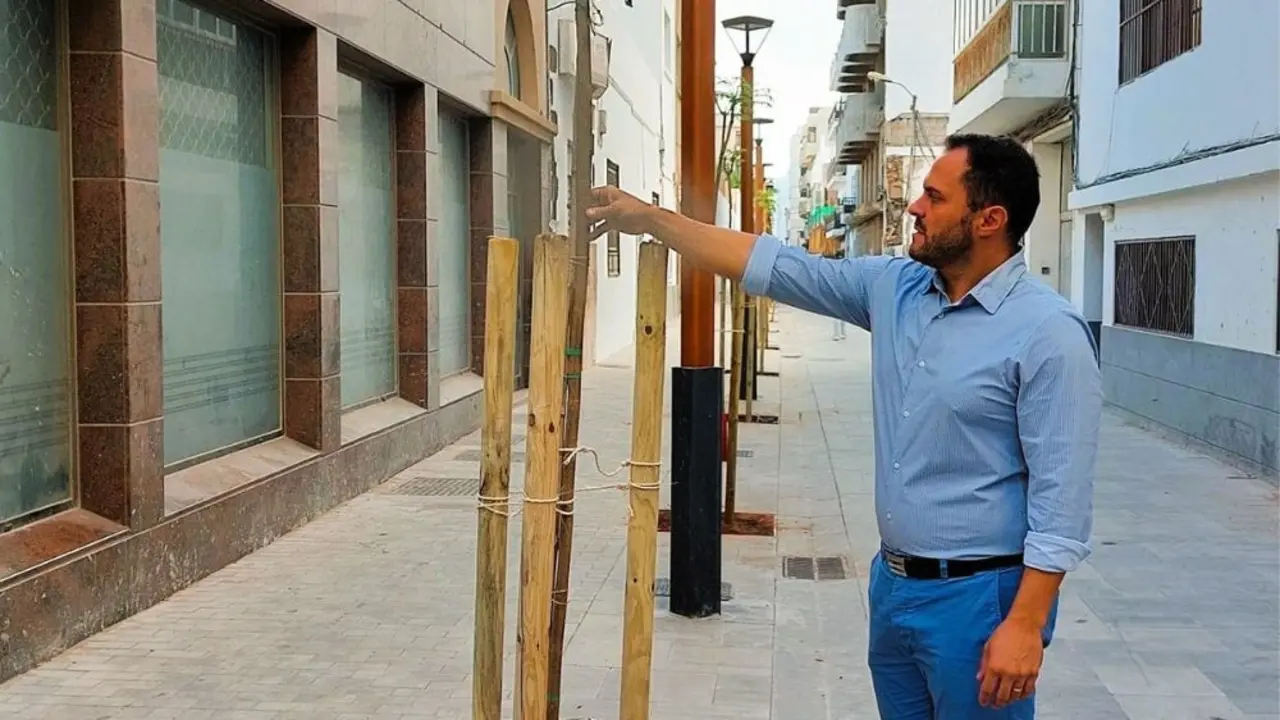 El alcallde en la calle Canalejas