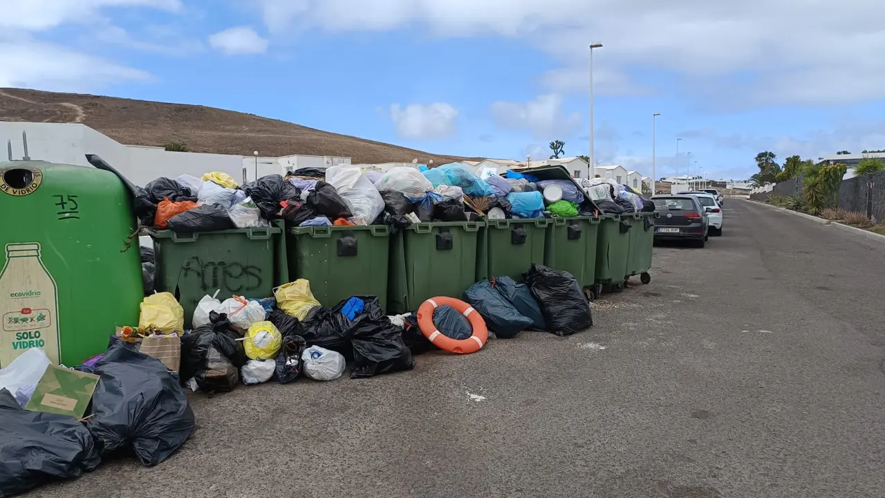 Contenedores de basura en Yaiza. Imagen: CC Yaiza.