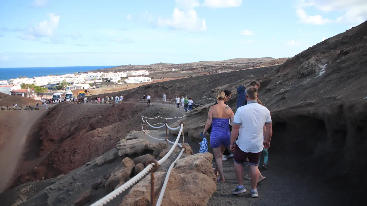El Golfo visto desde el camino de Los Clicos.