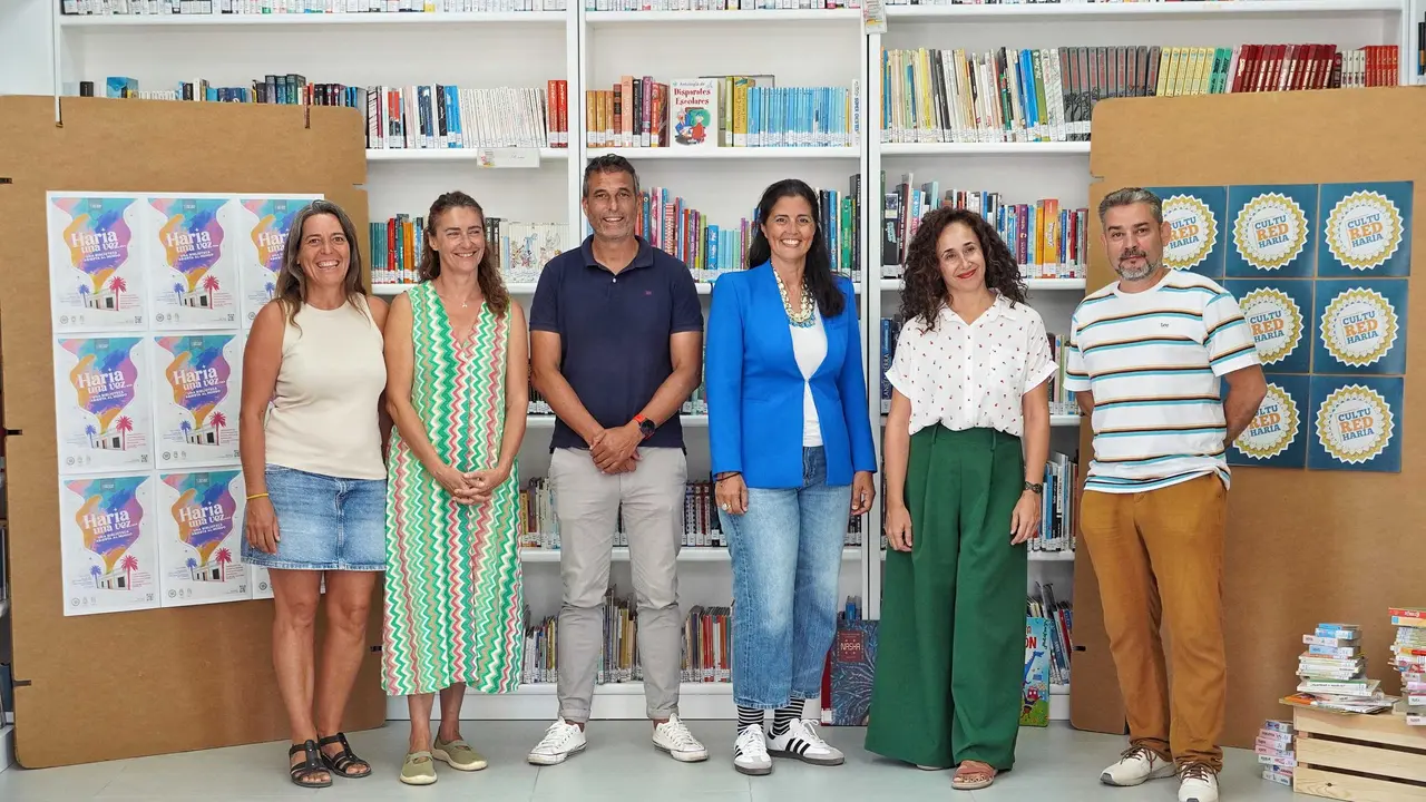 Grupo de gobierno de Haría, en la Biblioteca Municipal.