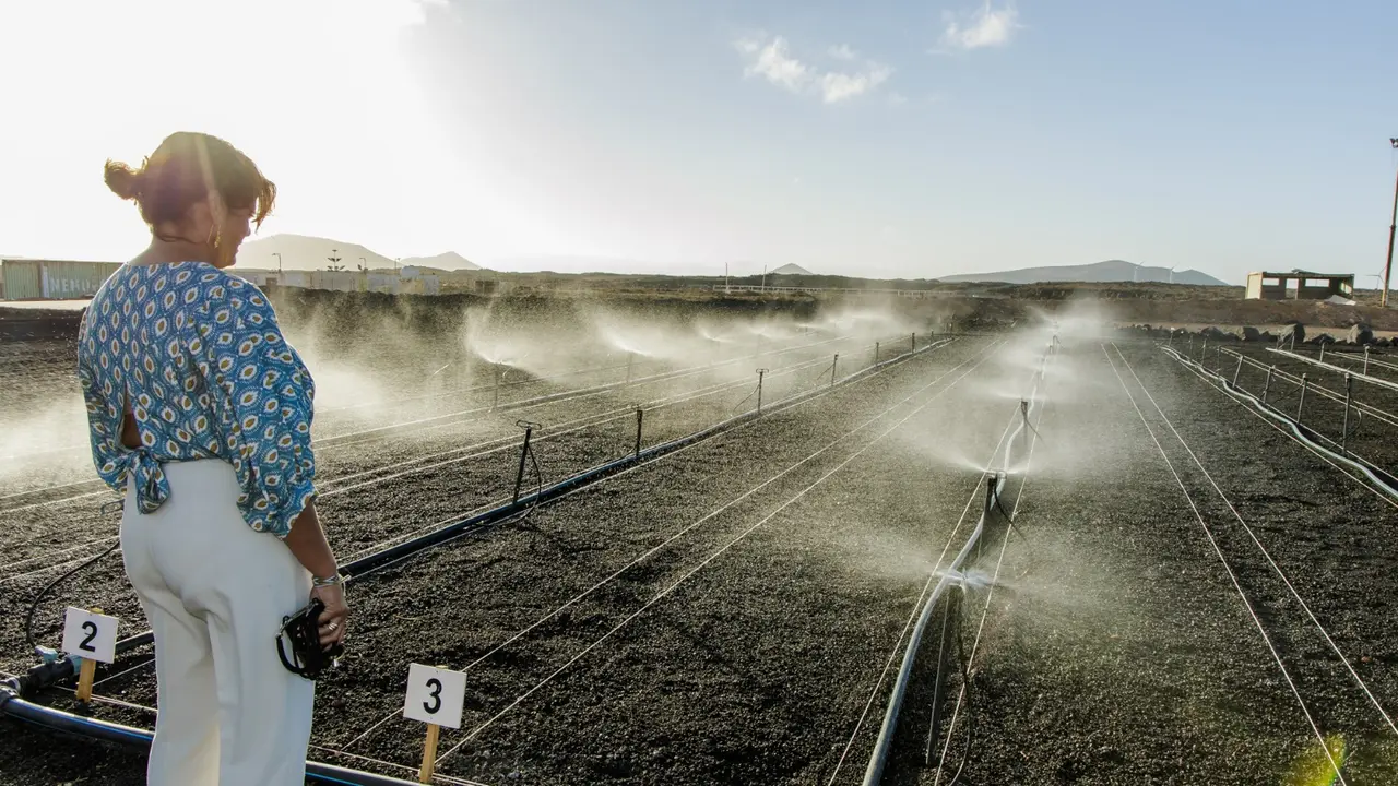 Olivia Duque en un huerto de Cebollinos.