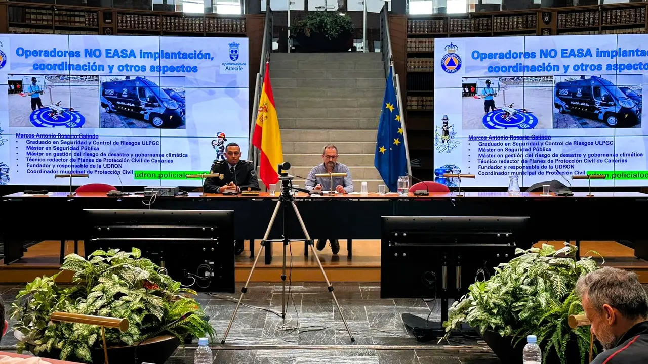 Marcos Rosario Galindo, oficial de la Policía Local y Coordinador Municipal de Protección Civil de Arrecife, durante su intervención en estas jornadas en Madrid.