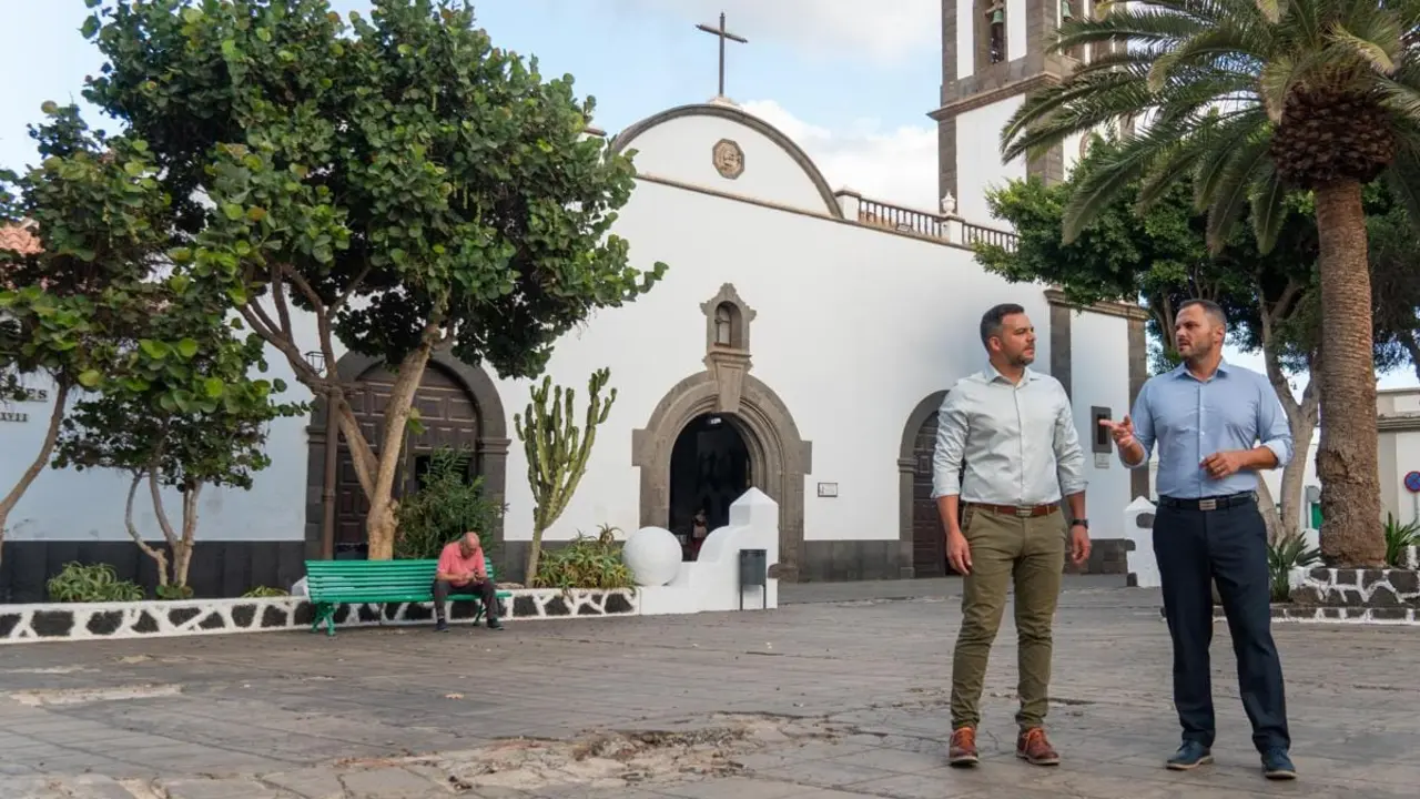 Plaza de Las Palmas, junto a la Iglesia de San Ginés.