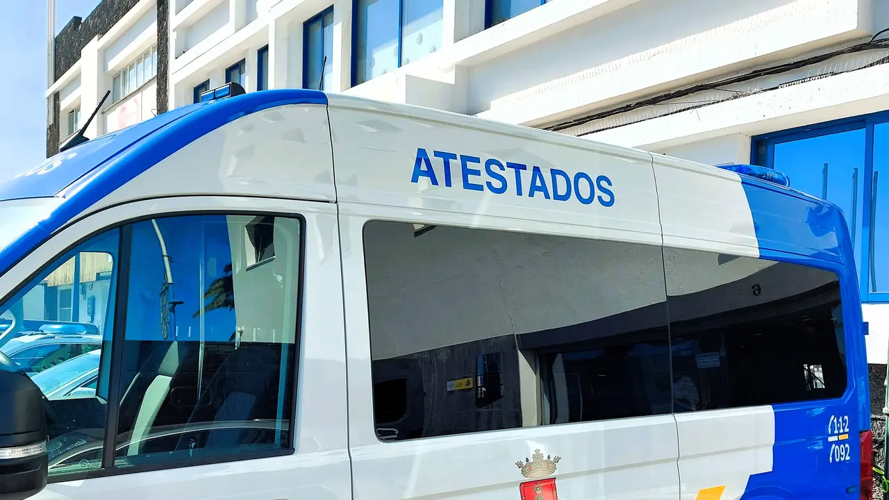 Vehículo de atestados de la Policía Local de Arrecife.