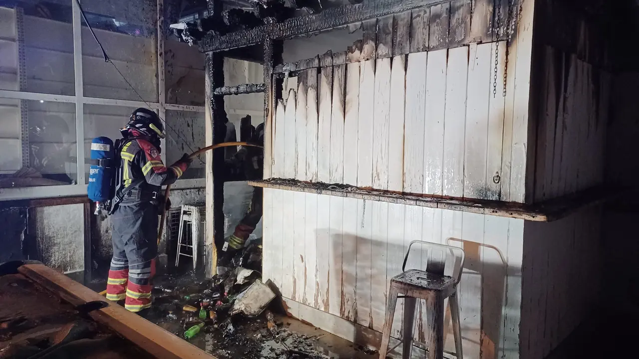 Ventorrillo de madera incendiado.