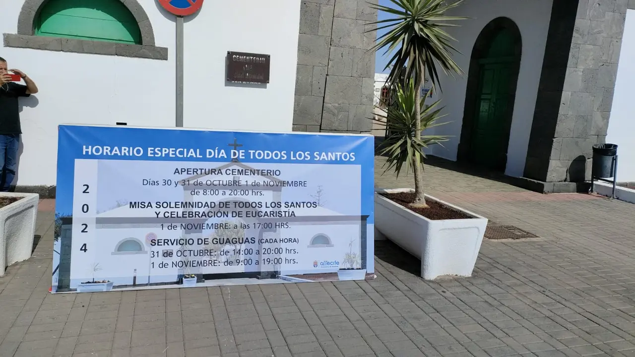 Entrada al cementerio municipal de Arrecife.