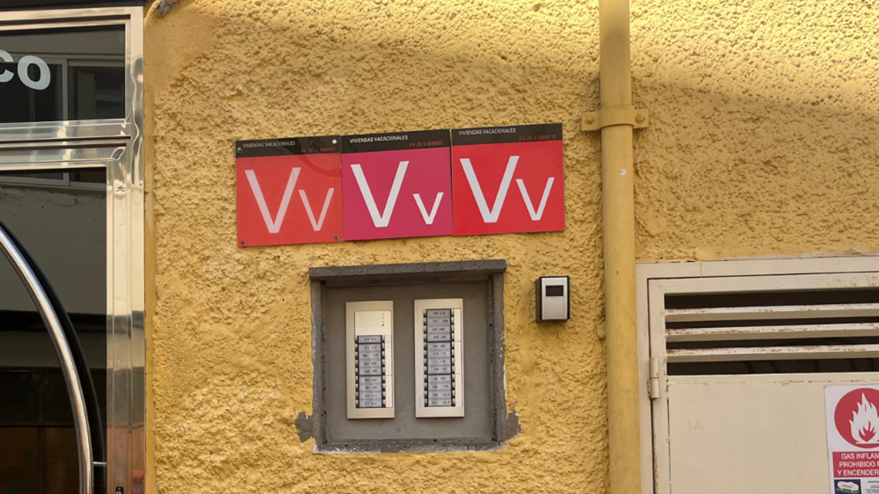 Edificio con tres viviendas vacacionales, en Arrecife.