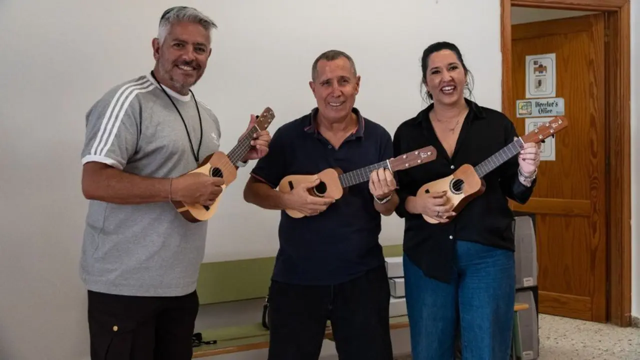 Entrega de los timples