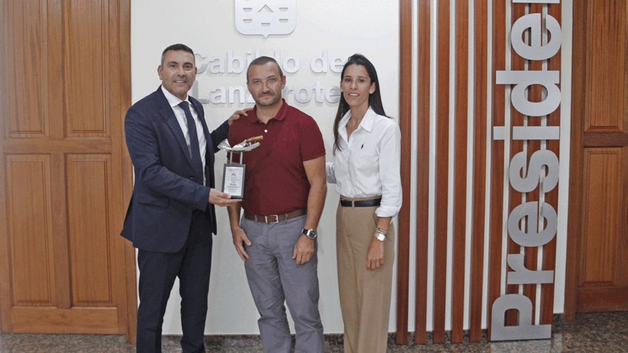 Entrega del reconocimiento a Ruimán Duarte