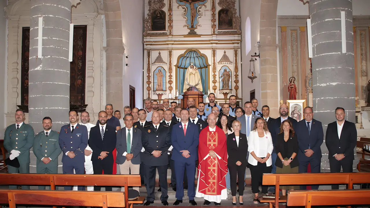 foto de familia en la iglesia de Yaiza