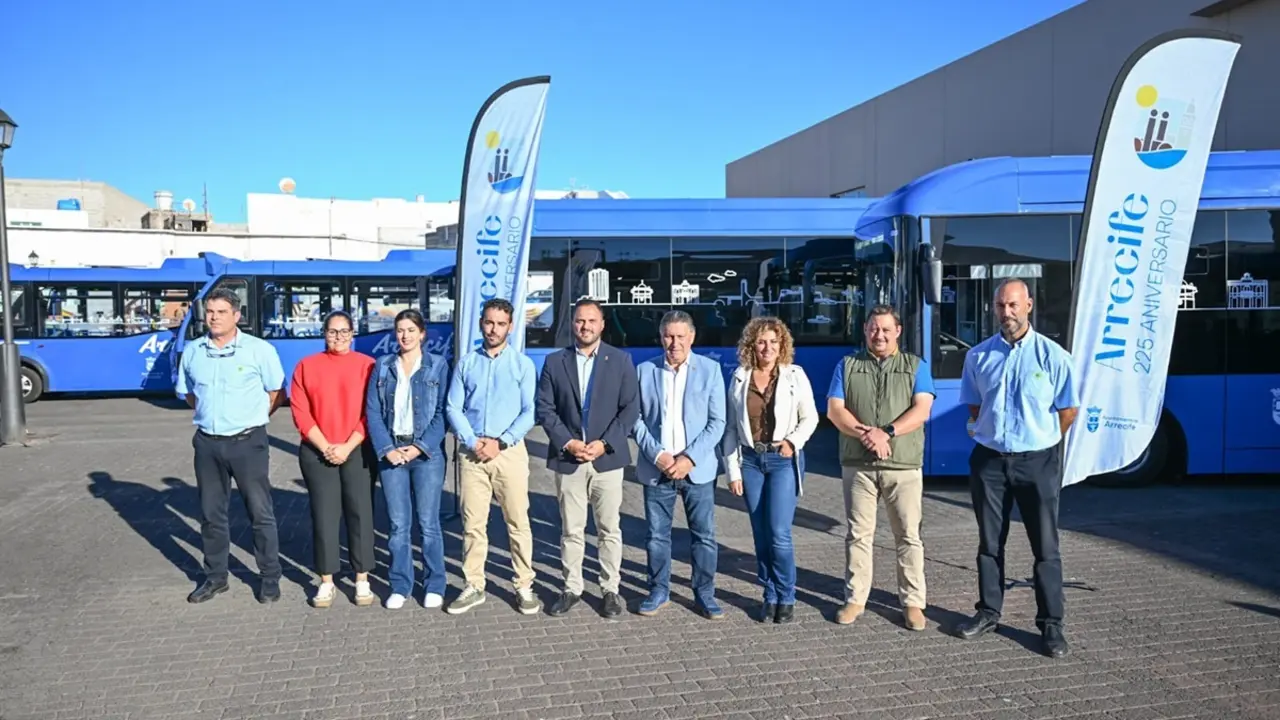 Arrecife estrena dos nuevas guaguas modernas, el&eacute;ctricas y accesibles, para mejorar el servicio Municipal de Guaguas Urbanas