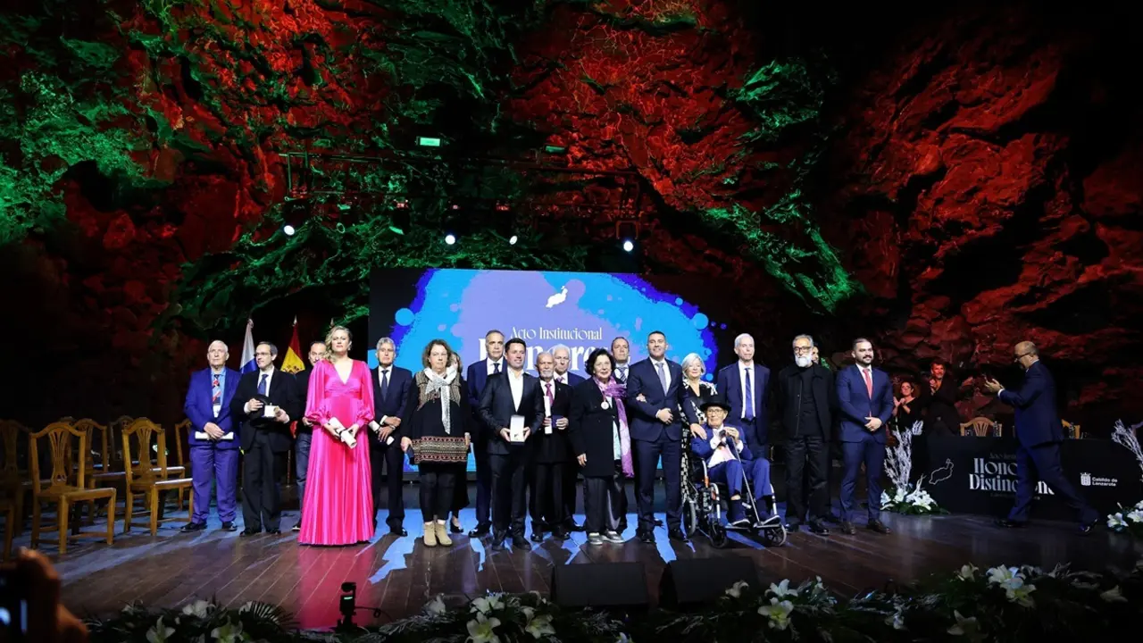 ACTO INSTITUCIONAL DE ENTREGA DE HONORES Y DISTINCIONES 2024 (TOD@S L@S PREMIAD@S)