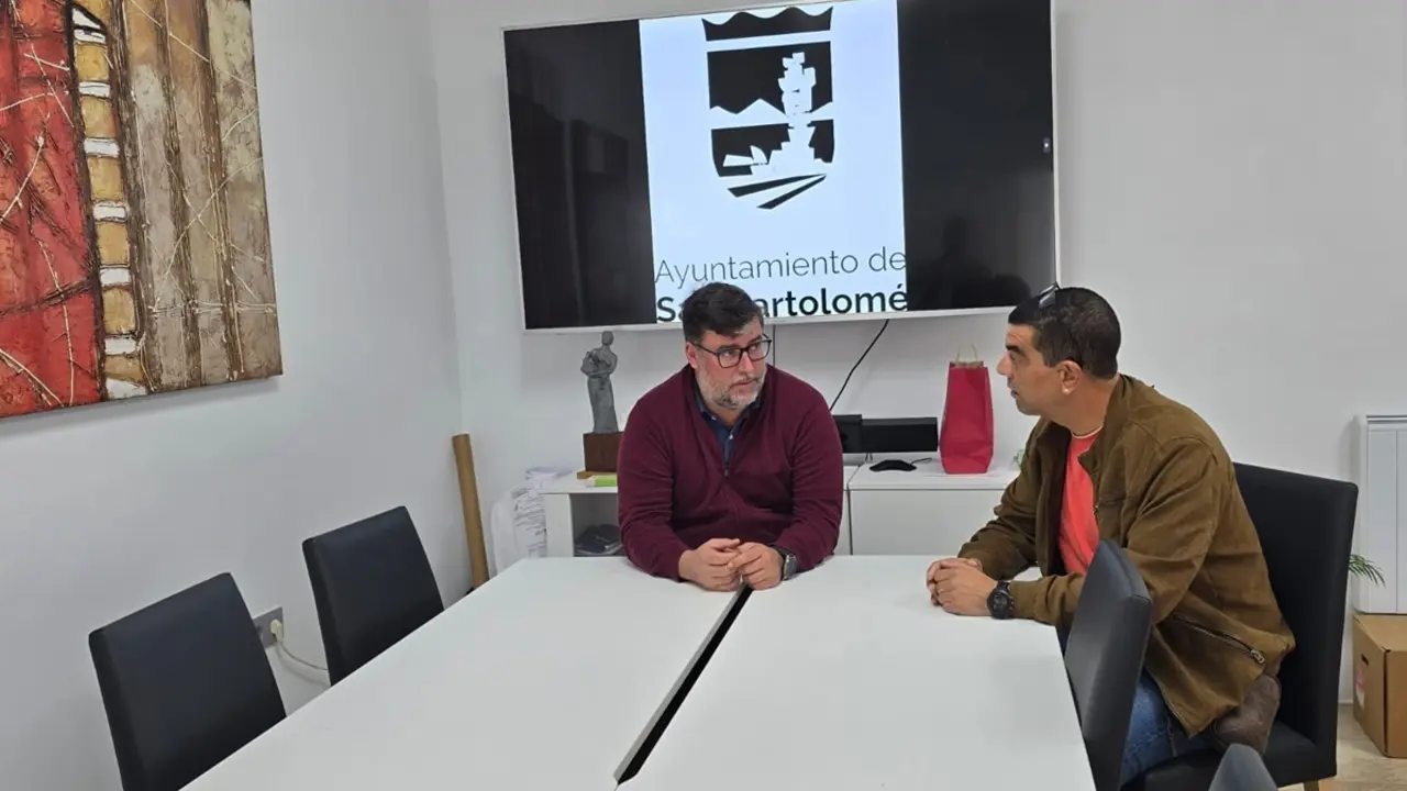 Foto reunión alcalde y concejal de Deportes 