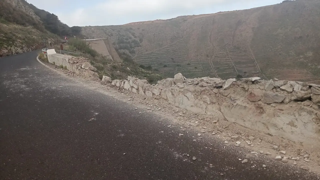 Muro caído en la LZ-10