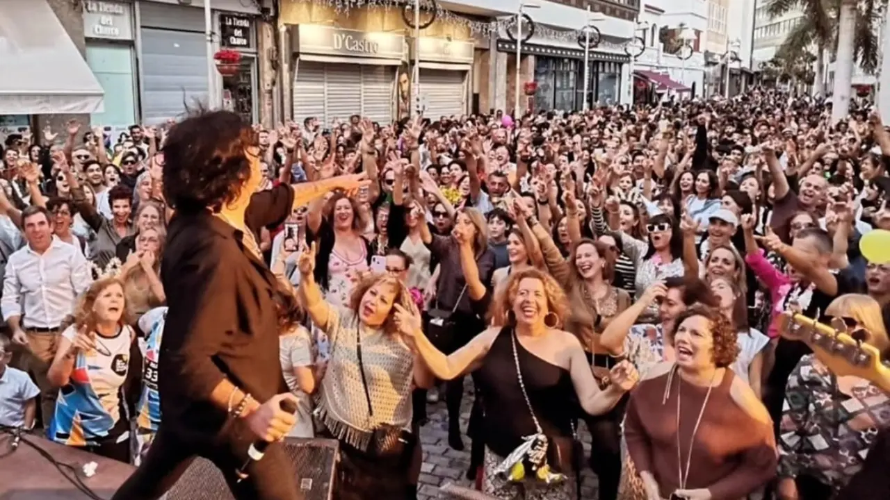 Imagen de la fiesta fin de año del pasado año en  La Plazuela, Arrecife. El Ayuntamiento prevé  otro nuevo éxito