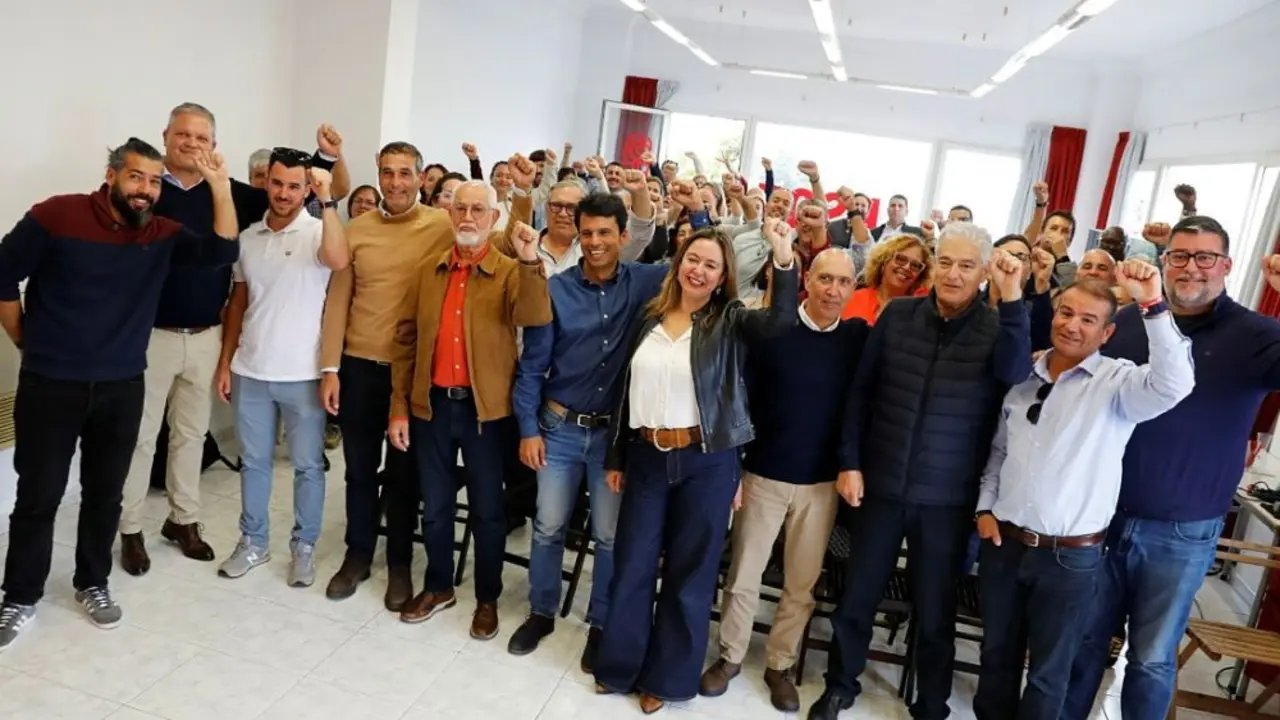 Corujo arropada por los cargos públicos del PSOE