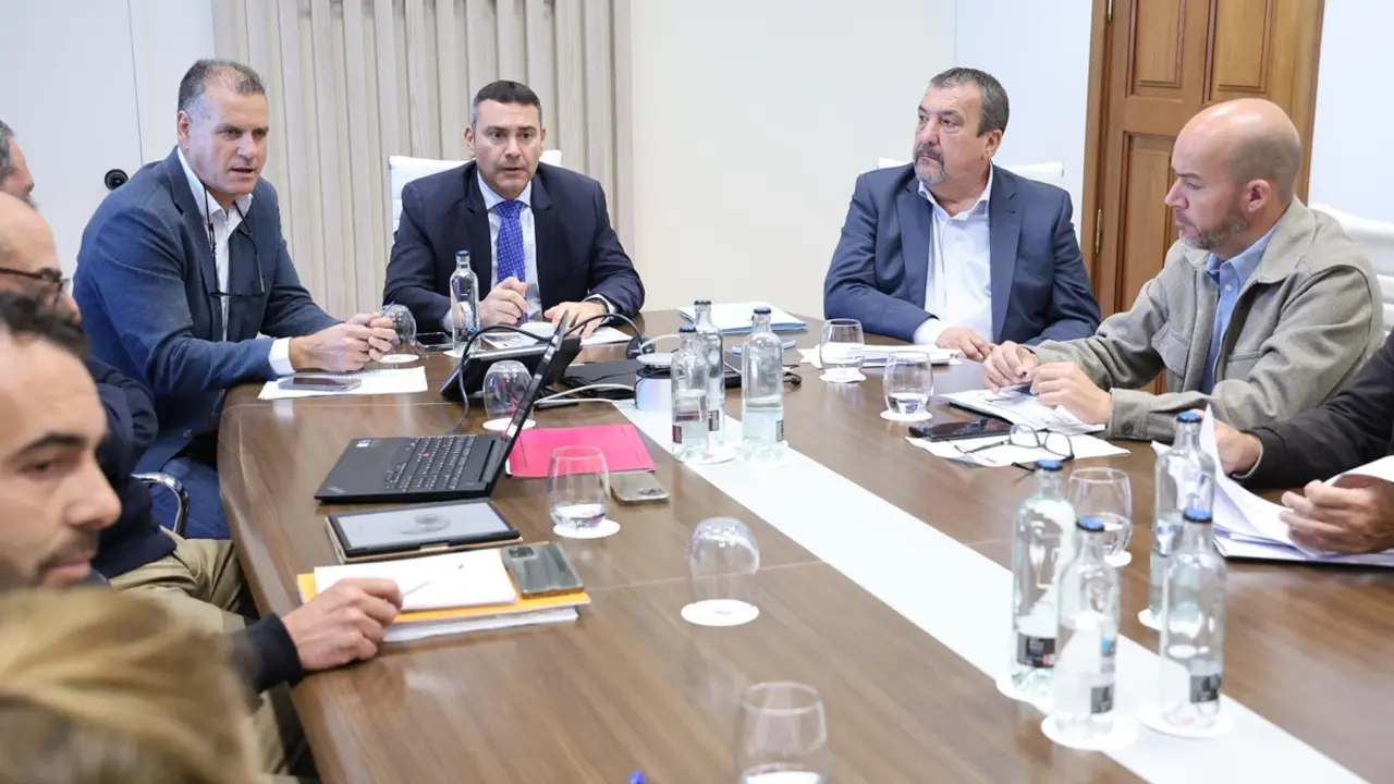 REUNIÓN OSWALDO DEL TAXI CON LOS AYTOS (2)