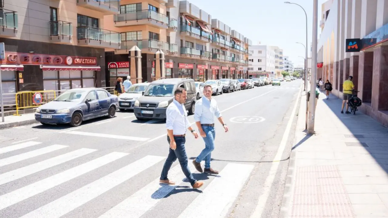 El alcalde junto al consejero de Obras Públicas
