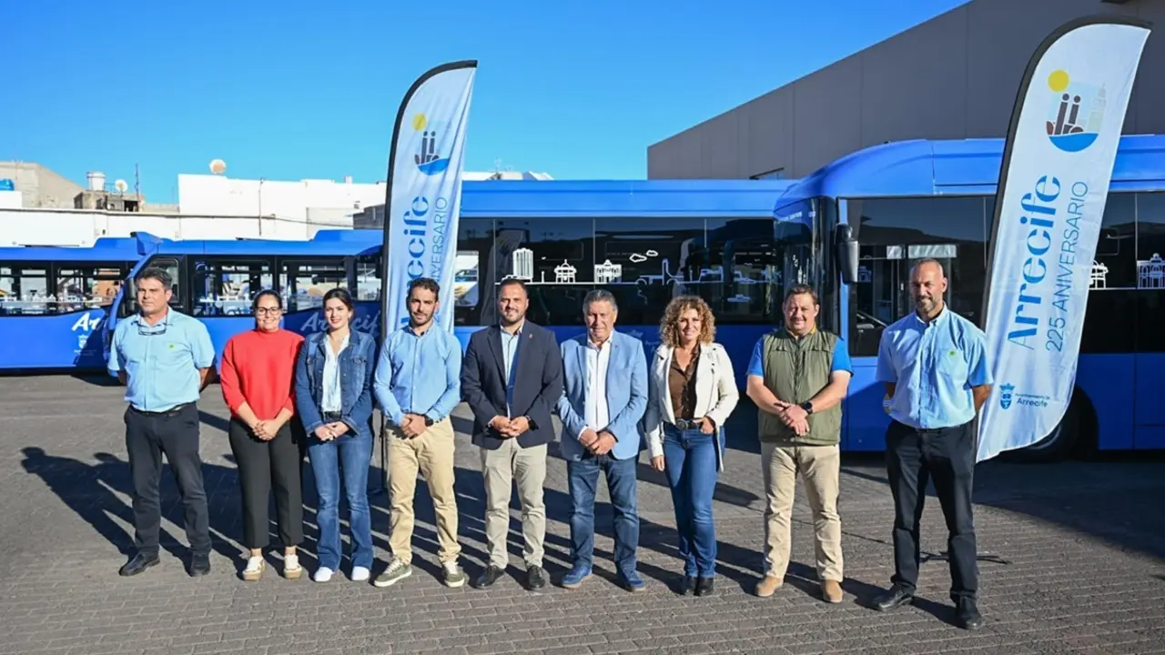 Arrecife ofrecerá un servicio gratuito de guaguas, con una lanzadera, para los sábados de Carnaval de Día. Presentación de las nuevas guaguas