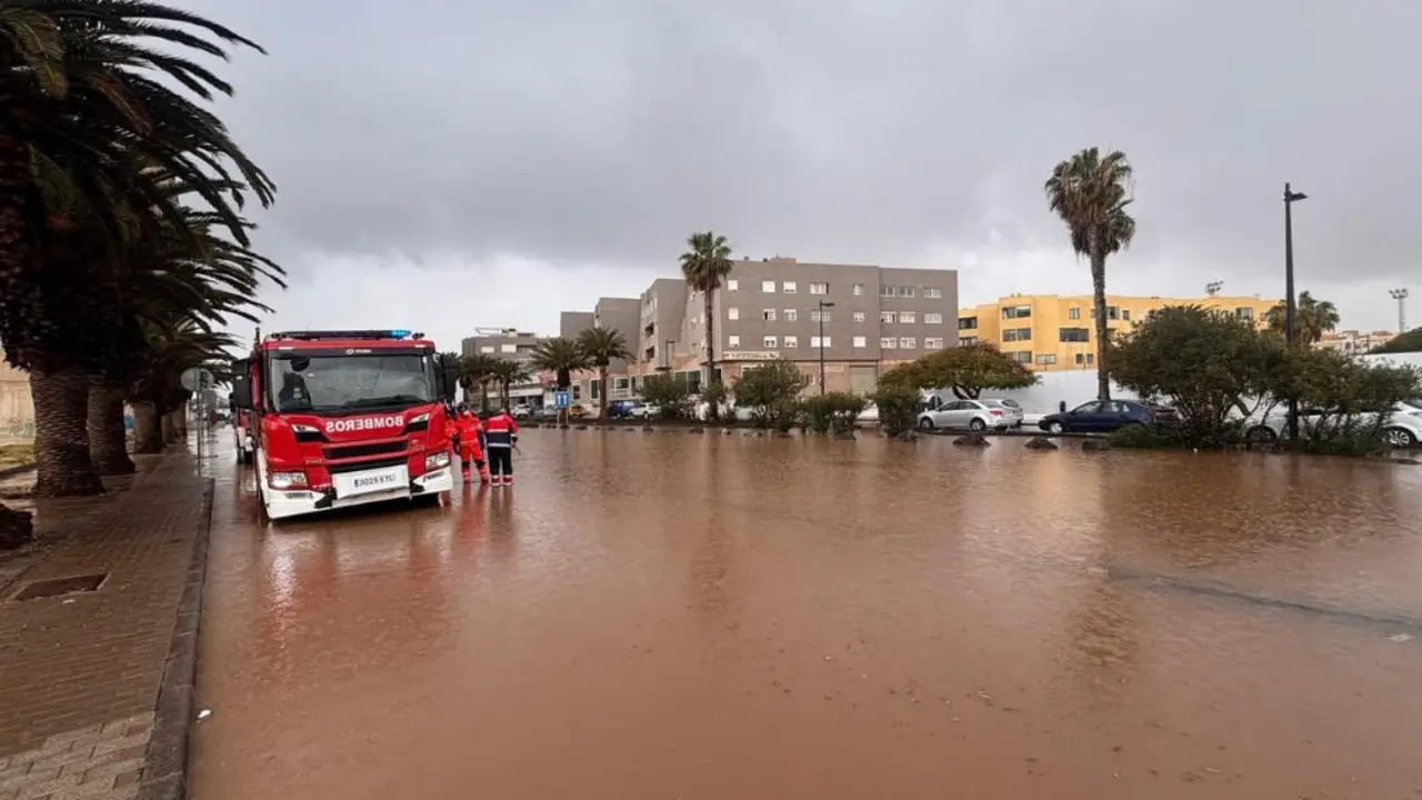 La salida de Arrecife completamente anegada