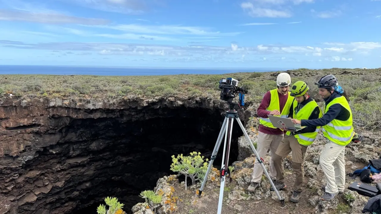 Medidas con una camara especial “hiperespectral” que puede ver la composicion de las rocas