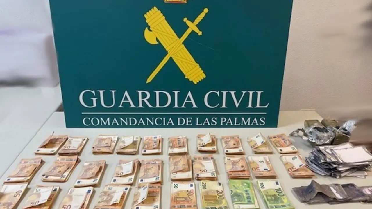 Dinero y los billetes falsos intervenidos por la Guardia Civil