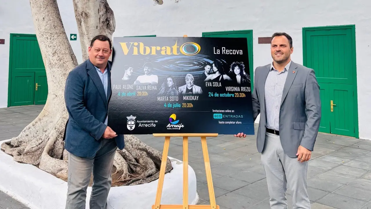 El alcalde Yonathan de León y el concejal Óscar López , presentan Vibrato con actuaciones de humor y música en La Recova 