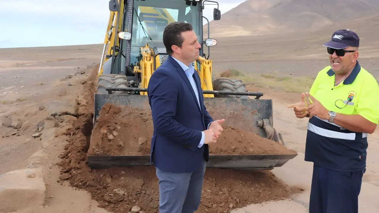 El alcalde visita una obra