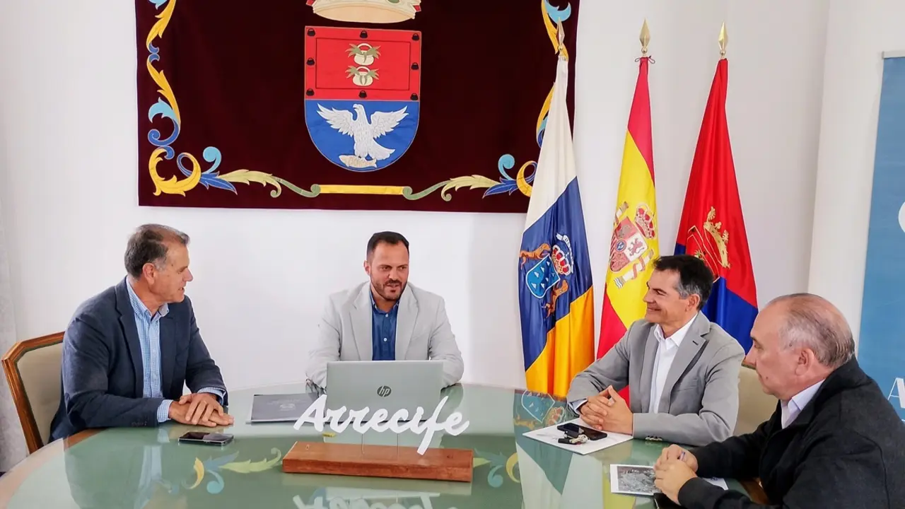 Reunión este miércoles en la alcaldía de Arrecife para buscar soluciones ante las averías en la red de saneamiento, con Yonathan de León, Domingo Cejas, el director de Canal Gestión y el gerente del Consorcio