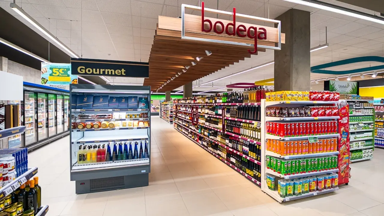 La nueva tienda tiene 680 metros cuadrados de sala de ventas y una plantilla formada por 18 personas