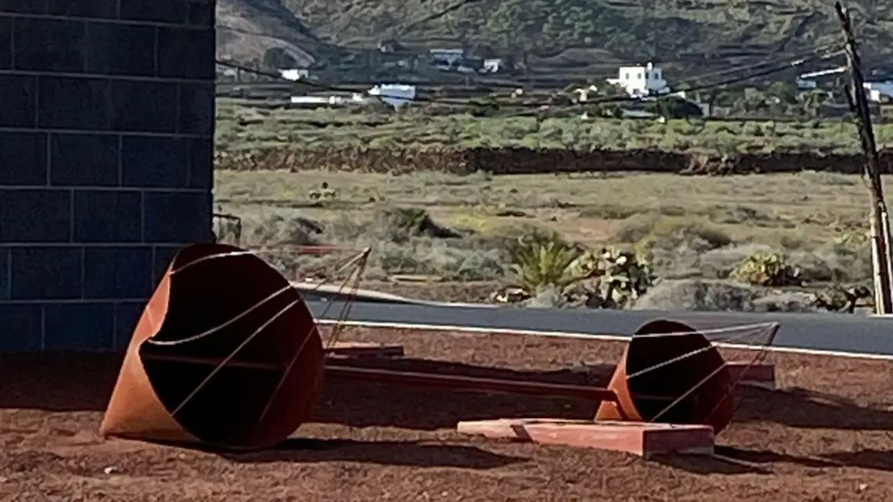 Una de las piezas desprendidas de la Escultura