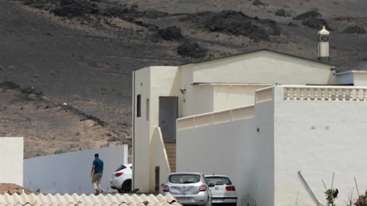 La Dirección General de Protección de la Infancia del Gobierno de Canarias ha decretado el cierre del centro de acogida de menores migrantes de Playa Honda, en Lanzarote, por mala gestión y malas condiciones de sus instalaciones (Efe)